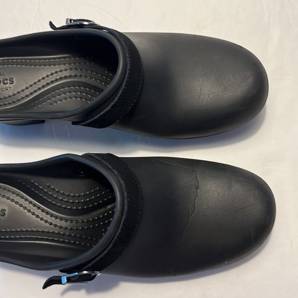 Crocs Sarah Black Platform Slip-On Clogs, Size 10 - Picture 9 of 15